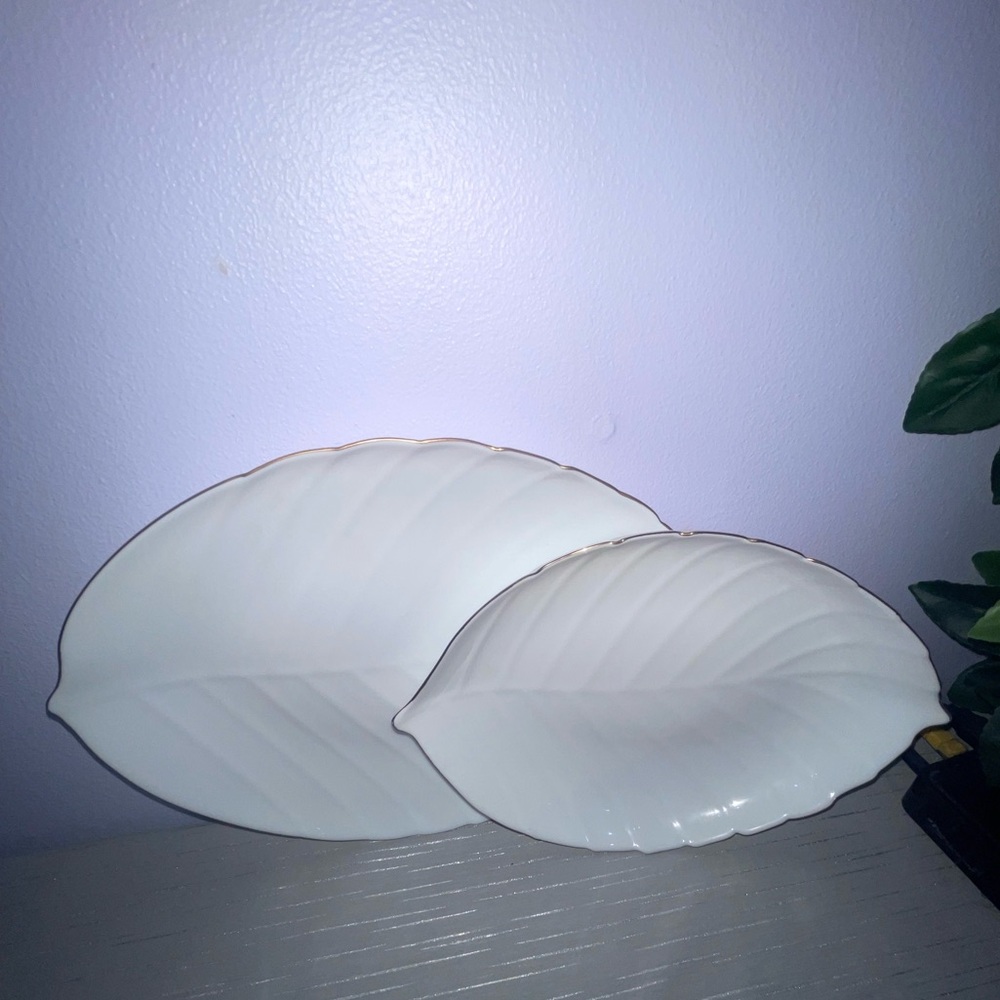 Elegant Leaf-Shaped White Plates